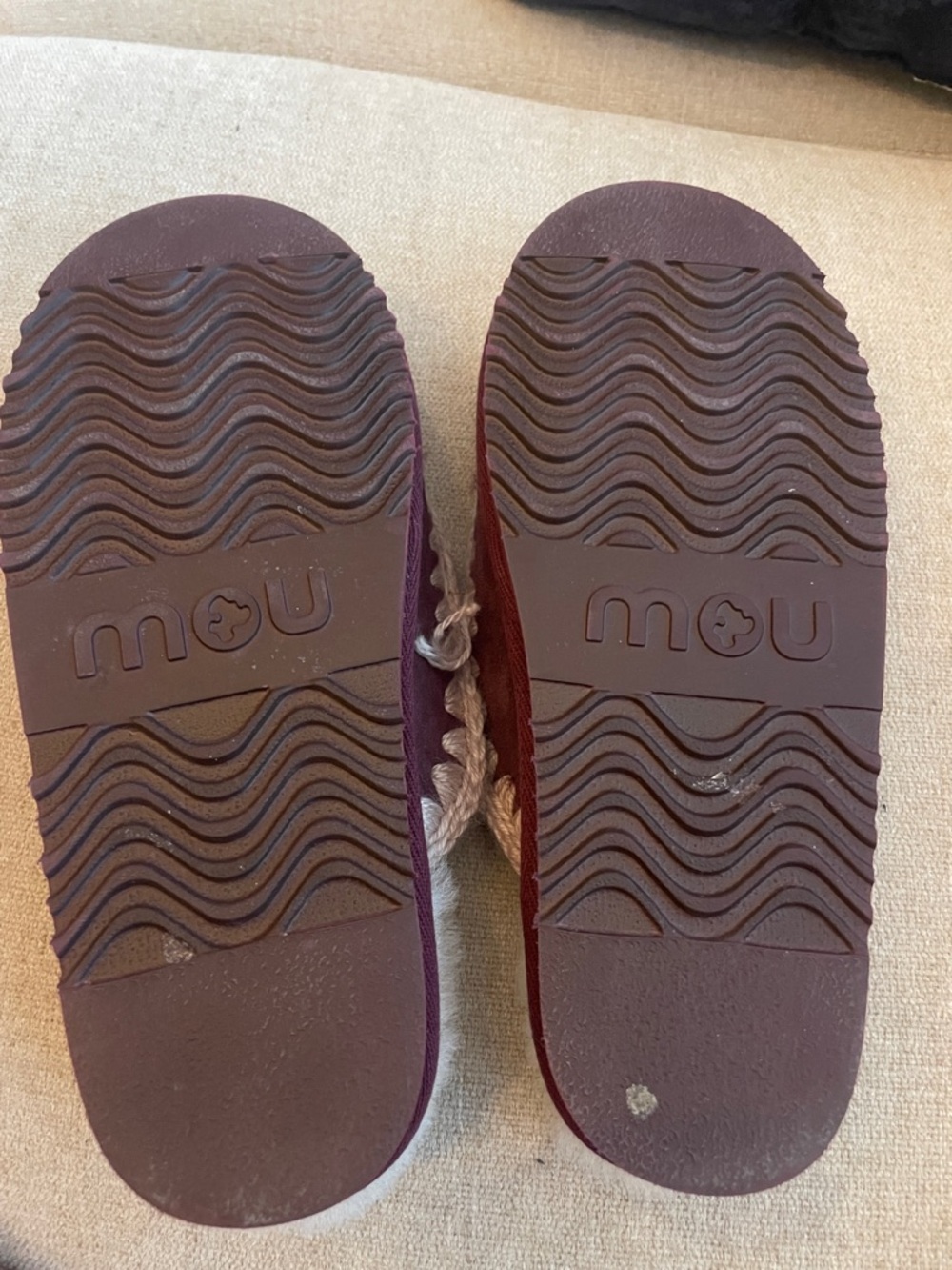 MOU Eskimo Shearling Slides- Size 8 - Picture 6 of 6